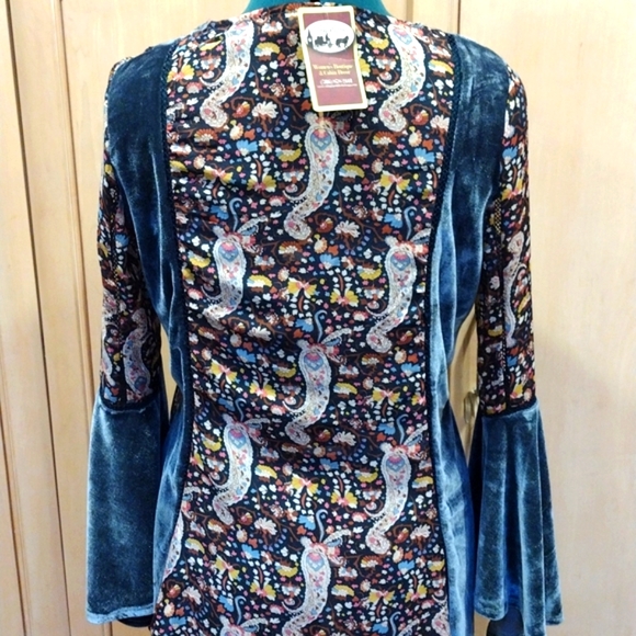 🔥POL Velour and Sheer Paisley Tunic With Bell Sleeves - Picture 8 of 17